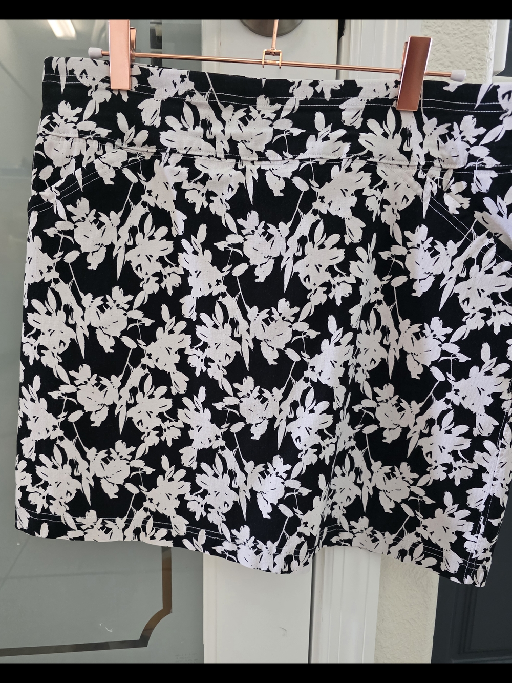 Mario Serrani Black and White Floral Mini Skirt